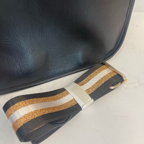 New Crossbody Bag - Picture 3 of 6